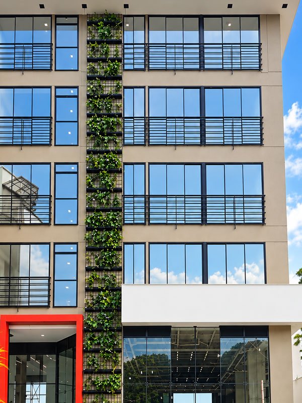 Proyecto Epic Suite en Pereira, Risaralda: ventanería, fachada y vidrio templado instalados por Crealum, foto 2