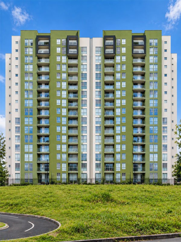 Proyecto Matiz en Dosquebradas, Risaralda: ventanería, fachada y vidrio templado instalados por Crealum, foto 1