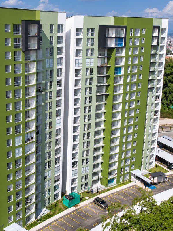 Proyecto Matiz en Dosquebradas, Risaralda: ventanería, fachada y vidrio templado instalados por Crealum, foto 3